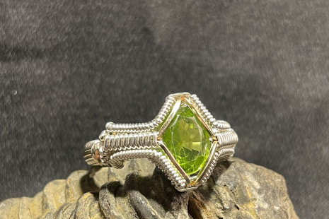 Faceted Peridot Sterling Silver Ring Size 8-8.5